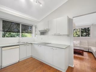 Riverside 3-Bed Townhouse with Spacious Deck - 3