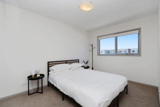 Elegant 2-Bed Apartment with Balcony - 2