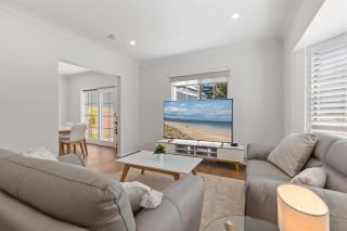 Quiet 2-Bed Retreat with Private Courtyard - 9