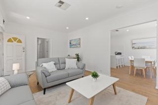 Quiet 2-Bed Retreat with Private Courtyard - 6