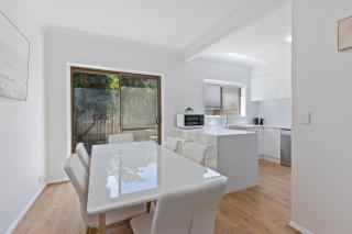 Elegant 3-Bed Home Steps from Sunny Glenelg Beach - 9