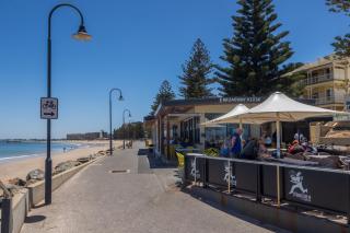 Elegant 3-Bed Home Steps from Sunny Glenelg Beach - 7