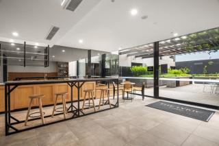 Bright 2-Bed Apartment in Fitzroys Heart - 1