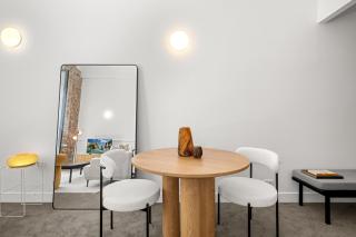 Classic 1-Bed City Stay Near Eateries and Laneways - 1