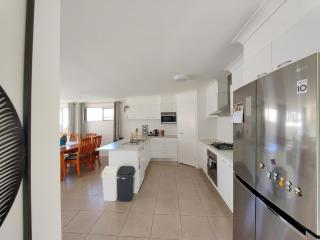 Stylish Cosy Retreat in North Lakes w all Air-Con - 4