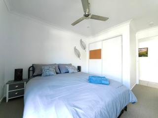 Stylish Cosy Retreat in North Lakes all Air-Con - 2