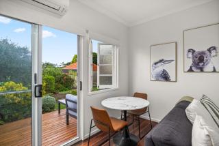 Charming 1-Bed Cottage with Garden Retreat - 7