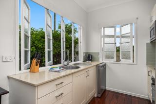 Charming 1-Bed Cottage with Garden Retreat - 3