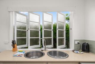 Charming 1-Bed Cottage with Garden Retreat - 2