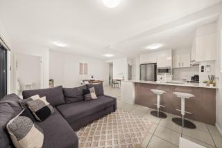 Central South Brisbane Stay with Pool Access - 0