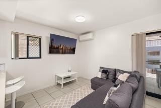 Central South Brisbane Stay with Pool Access - 4