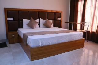 Hotel Royal Salute Near Bus Stand Zirakpur Chandigarh - 9