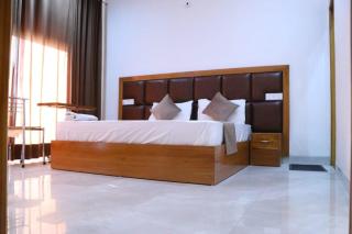 Hotel Royal Salute Near Bus Stand Zirakpur Chandigarh - 8