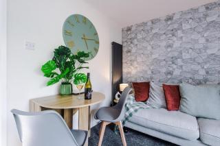 Long Term Stay 3 Bed 1 Bath & Parking Shropshire - 0