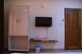 Hotel Royal Salute Near Bus Stand Zirakpur Chandigarh - 6