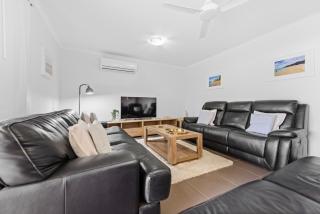 Charming 3-Bed Home Near Sunshine Coast - 3