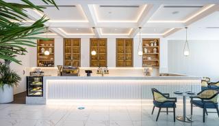 Modern 2-Bed with Pool Access in Surfers Paradise - 2