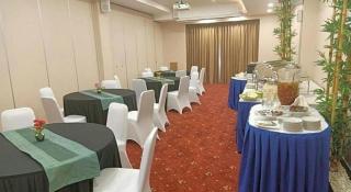 Hotel Huswah Airport - 8