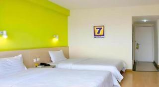 7 Days Inn Luzhou Commercial Pedestrian Street Center - 7