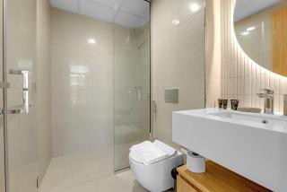 Lux 1 Bedroom Apartment in Majan - 5