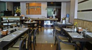 Baguio Burnham Suites Hotel - 9