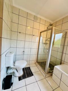 Gem in the heart of Sandton - 9