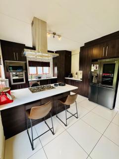 Gem in the heart of Sandton - 8