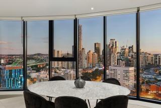 Fortitude Valley 3-Bed, Top Floor and Bridge View - 5