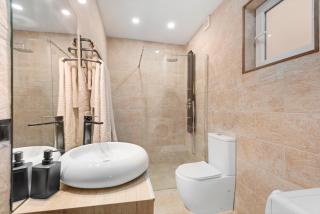 3 Rooms 3 Bathrooms In The City - 3