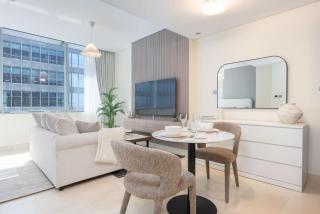 StayShort - DIFC sleeps 4 in a Convenient Location! - 1