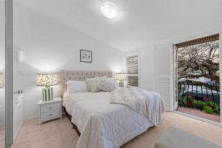 Charming 2-Bed Terrace in Prestigious Ascot - 6