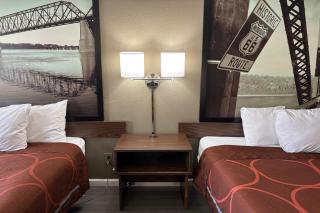 Super 8 by Wyndham Alton - 1