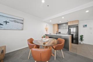 Sleek 2-Bed Apartment with Rooftop Garden Access - 6