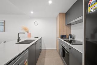 Sleek 2-Bed Apartment with Rooftop Garden Access - 2