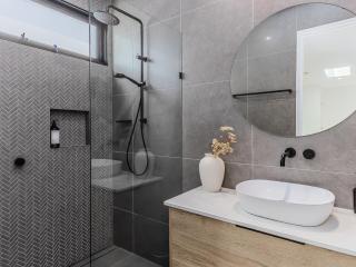 3 Bed Beach Retreat with Pool 1 min walk to sand - 3