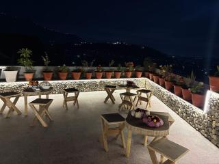 Kashmir Beautiful Villa - 8