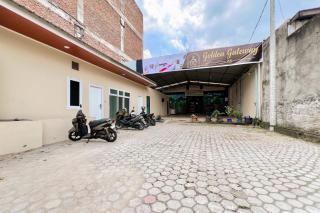 RedDoorz at Golden Gateway Medan - 5