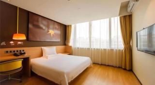 IU Hotels·GuiYang North Railway Station Dream City - 8