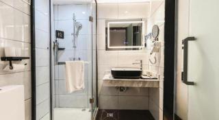 IU Hotels·GuiYang North Railway Station Dream City - 3