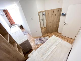 RIVER VIEW Apartments - 4