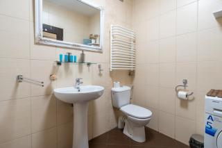 Orkana Spacious Apartment by BookingHost - 9