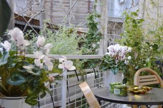 Super Central & Calm Contemporary Athens Apartment - 2