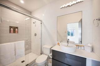 Modern 3BR Retreat Minutes to Swedish & Downtown - 6