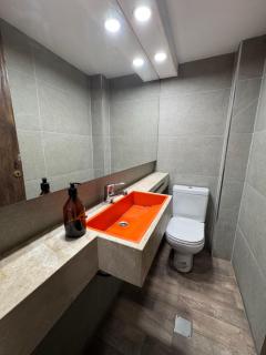 Casa Eusebio Blanco con patio parrilla y cochera en el centro de Mendoza - 3