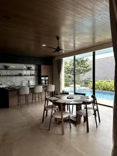 Eirene's Lakeside Villa - 8