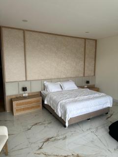 Eirene's Lakeside Villa - 7