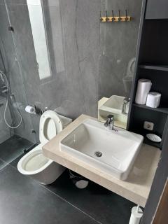 Eirene's Lakeside Villa - 4