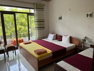 Kandy IVY Banks Holiday Resort - 1