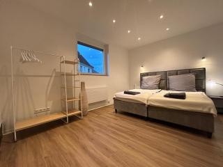 LivingLike-4P-central-modern-private-parking - 4