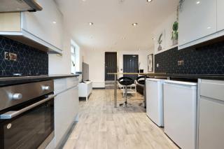 Luxury Living, Central Spot - 9